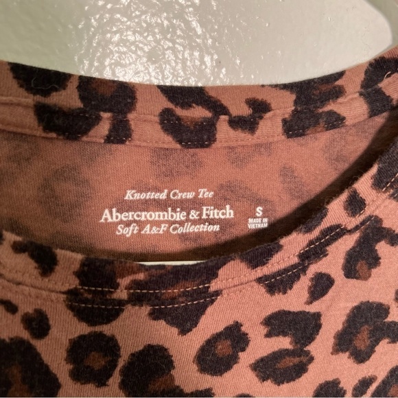 Abercrombie & Fitch Knotted Crew Tee Animal Print - Picture 10 of 11
